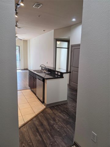 3616 Richmond 2110, Houston, TX 77046