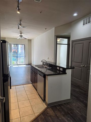3616 Richmond 2110, Houston, TX 77046