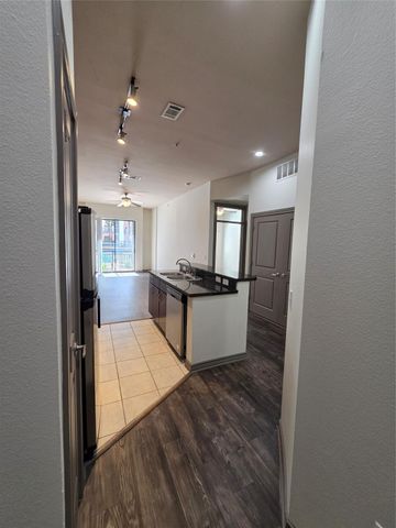 3616 Richmond 2110, Houston, TX 77046
