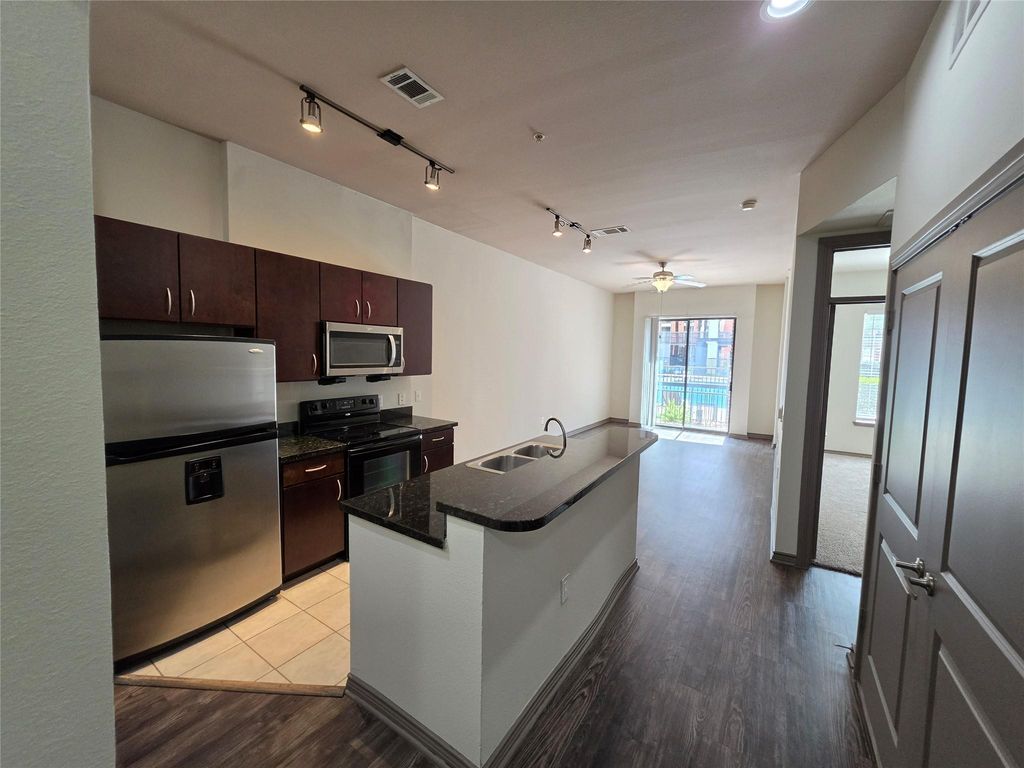 3616 Richmond 2110, Houston, TX 77046