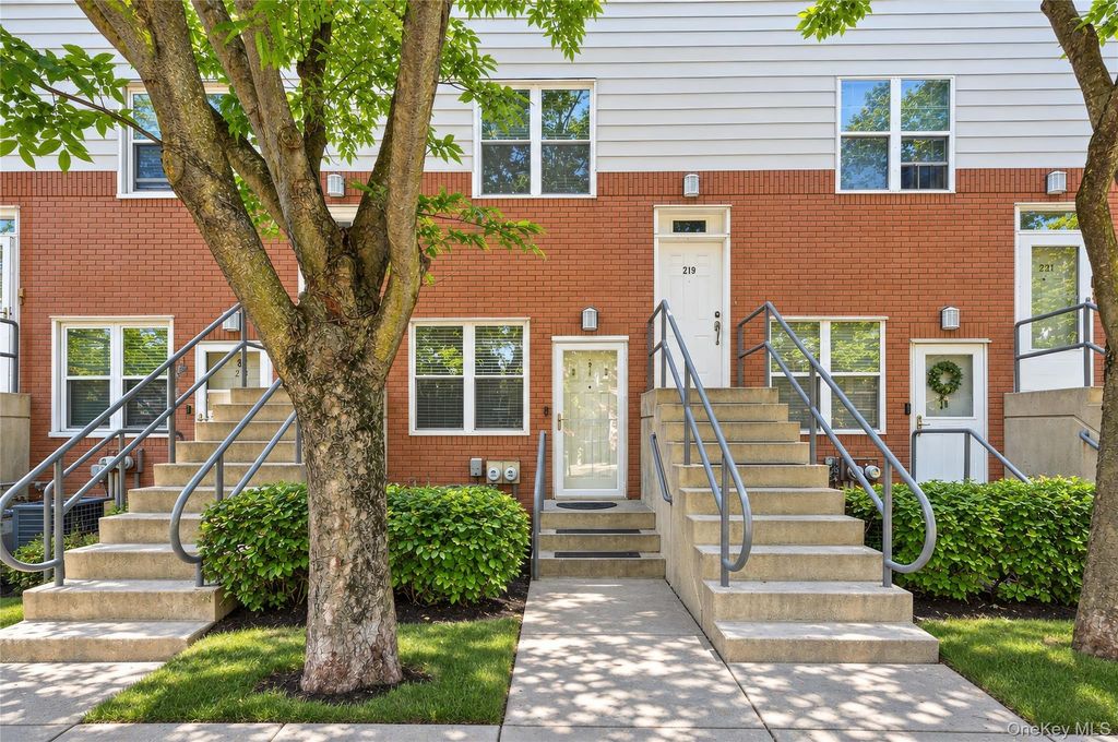 217 Sunset Boulevard 9217G, Bronx, NY 10473 — exterior