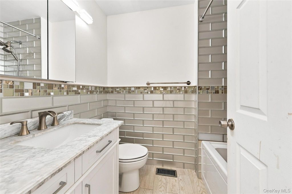217 Sunset Boulevard 9217G, Bronx, NY 10473 — photo 4