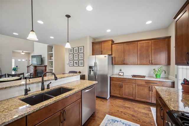 5449 S Prairie View Drive, West Des Moines, IA 50266