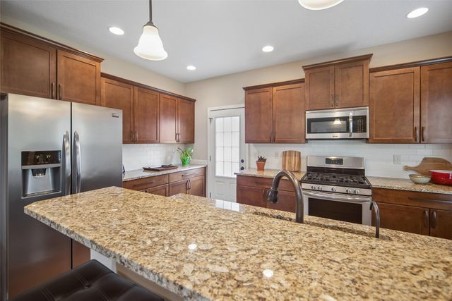 5449 S Prairie View Drive, West Des Moines, IA 50266