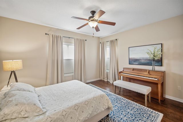 5449 S Prairie View Drive, West Des Moines, IA 50266