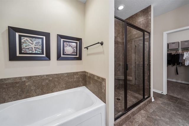 5449 S Prairie View Drive, West Des Moines, IA 50266