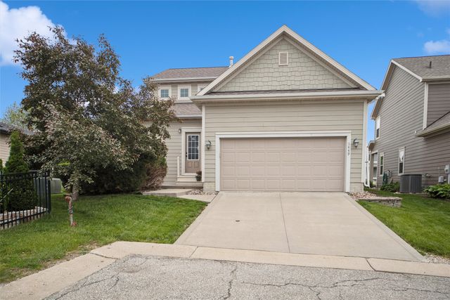 5449 S Prairie View Drive, West Des Moines, IA 50266