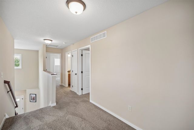 5449 S Prairie View Drive, West Des Moines, IA 50266