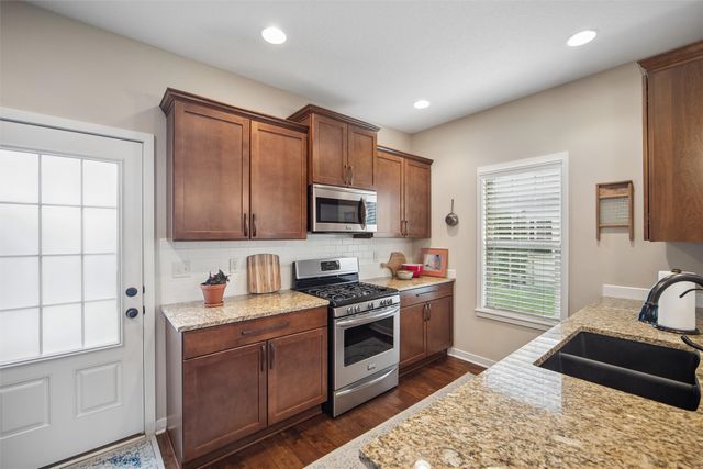 5449 S Prairie View Drive, West Des Moines, IA 50266