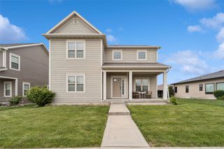 5449 S Prairie View Drive, West Des Moines, IA 50266