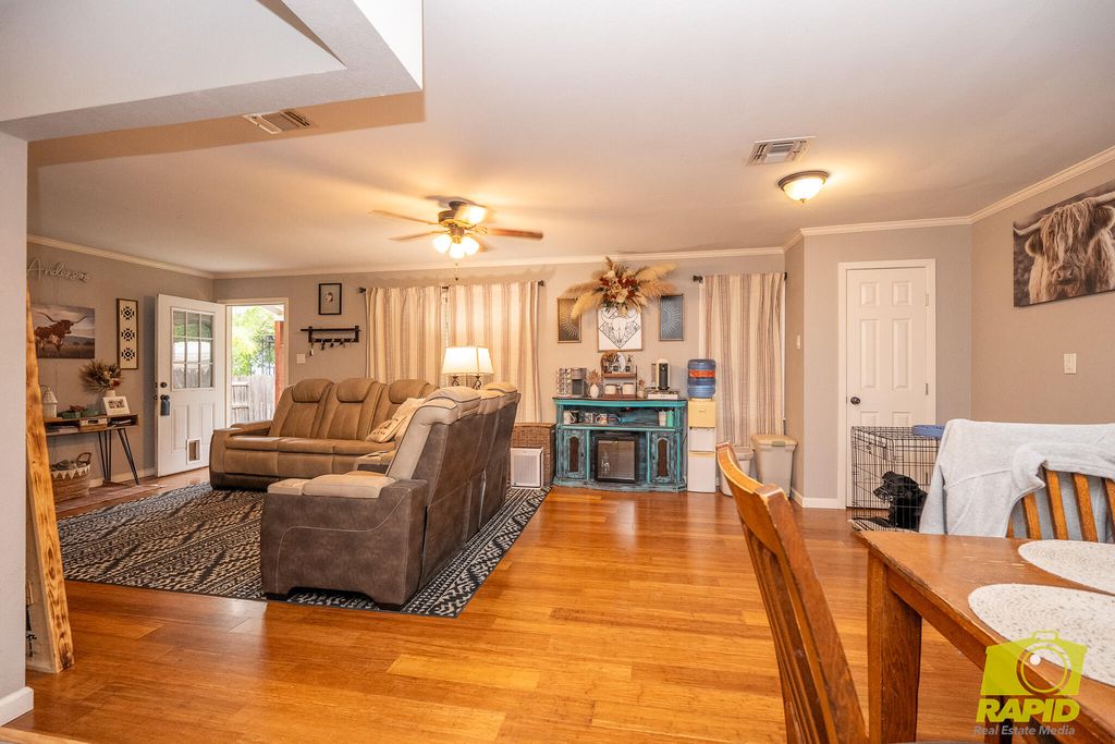 Image 12 of property listing at 213 N Van Buren Street, San Angelo, TX 76901