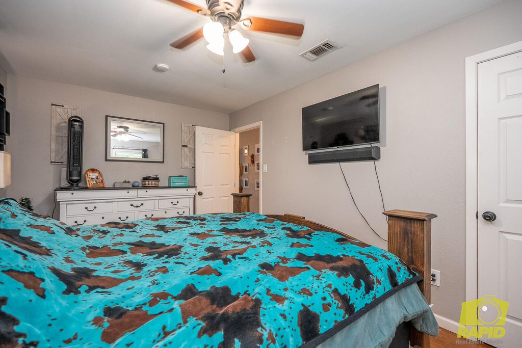 Image 17 of property listing at 213 N Van Buren Street, San Angelo, TX 76901