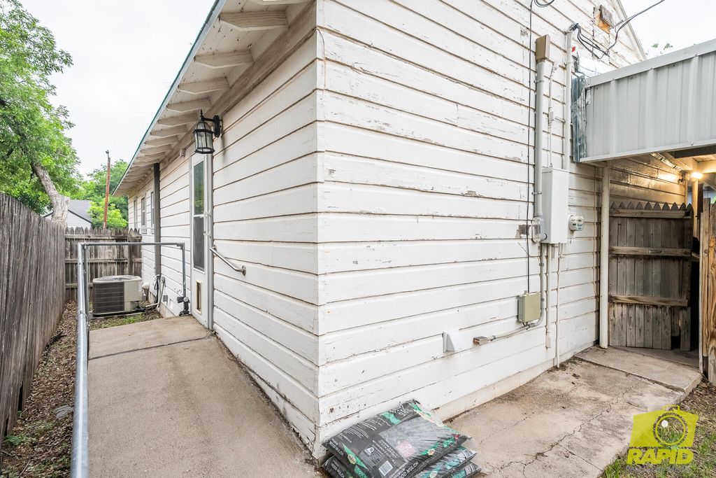 Image 26 of property listing at 213 N Van Buren Street, San Angelo, TX 76901