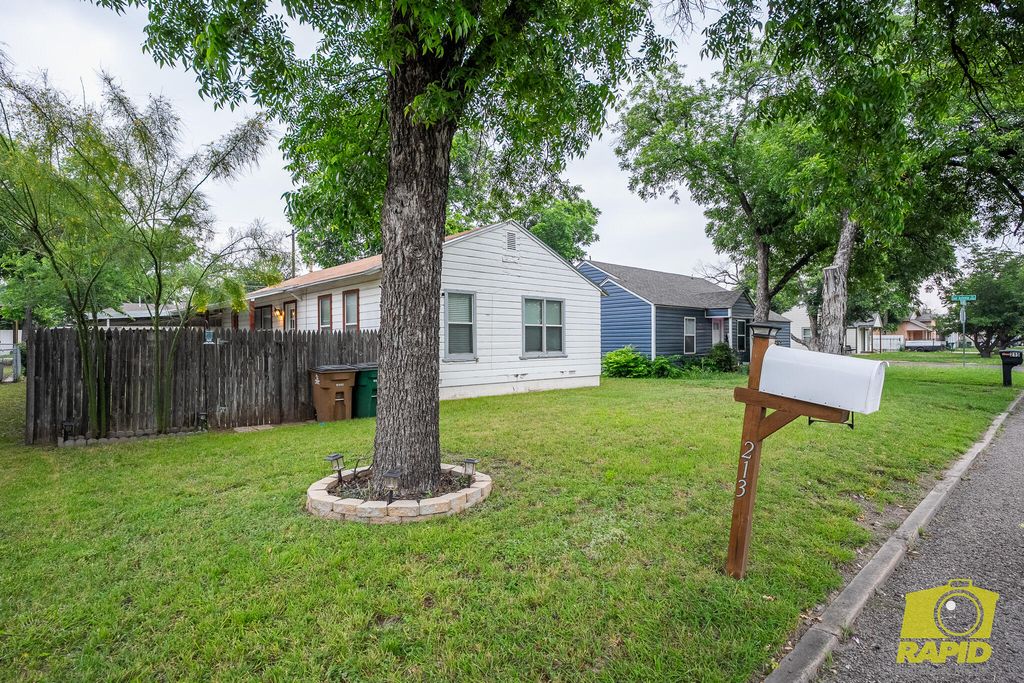 Image 4 of property listing at 213 N Van Buren Street, San Angelo, TX 76901