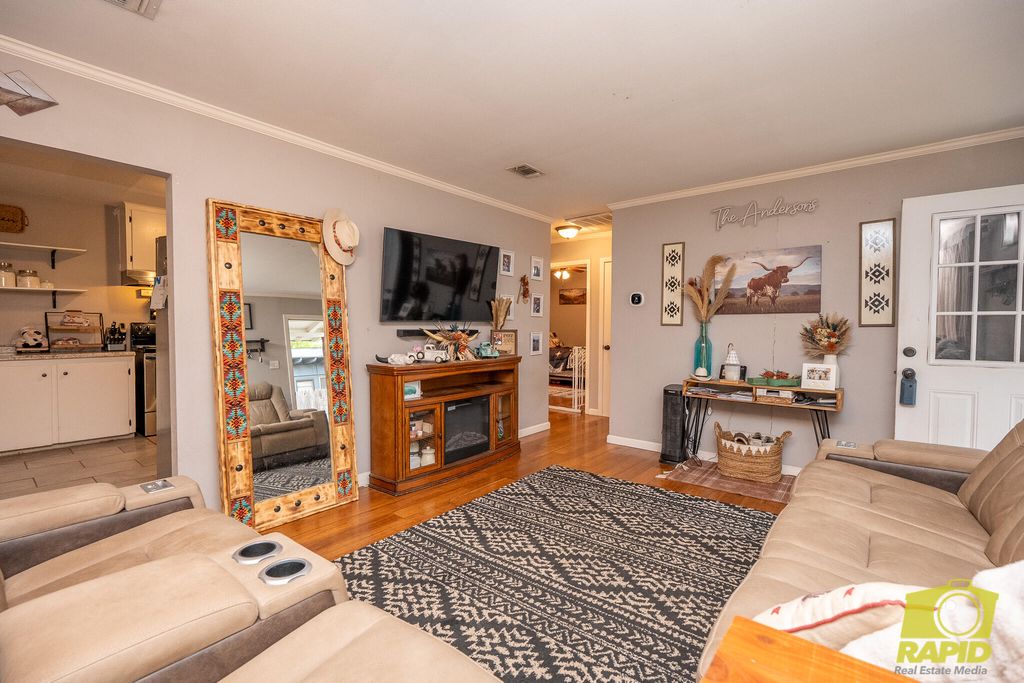 Image 8 of property listing at 213 N Van Buren Street, San Angelo, TX 76901