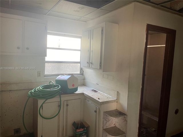 1040 NW 28th Ave, Miami, FL 33125