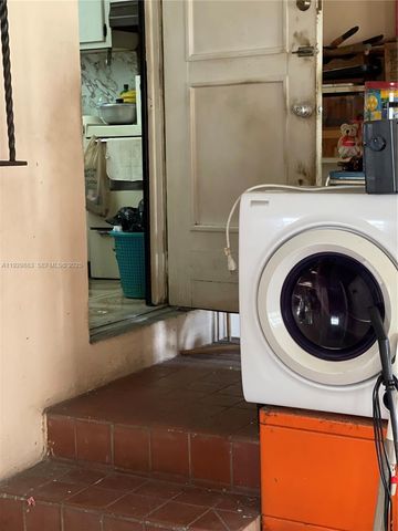 1040 NW 28th Ave, Miami, FL 33125