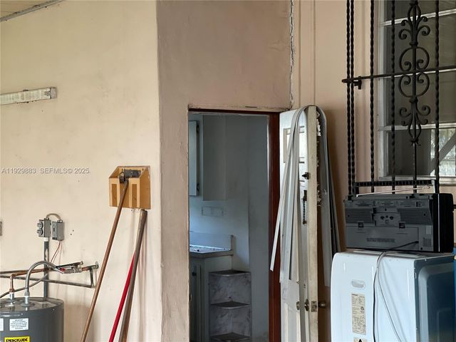 1040 NW 28th Ave, Miami, FL 33125