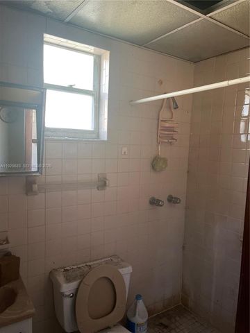 1040 NW 28th Ave, Miami, FL 33125