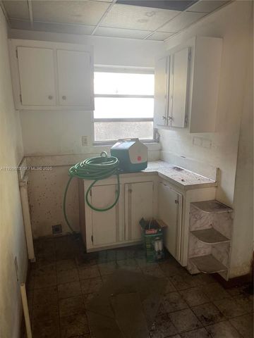 1040 NW 28th Ave, Miami, FL 33125