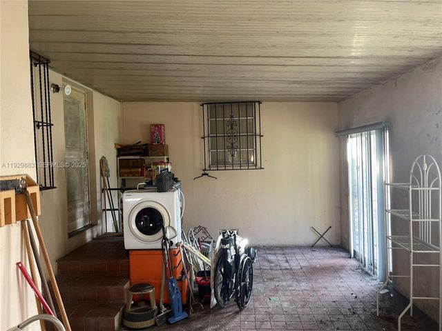 1040 NW 28th Ave, Miami, FL 33125