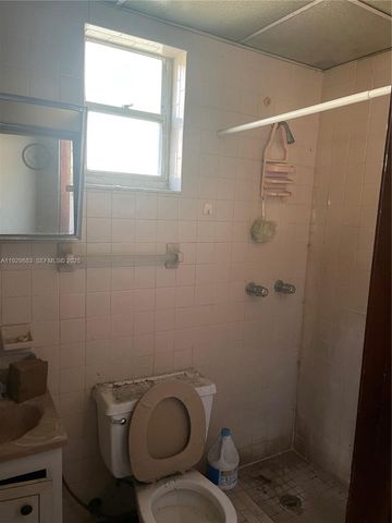 1040 NW 28th Ave, Miami, FL 33125