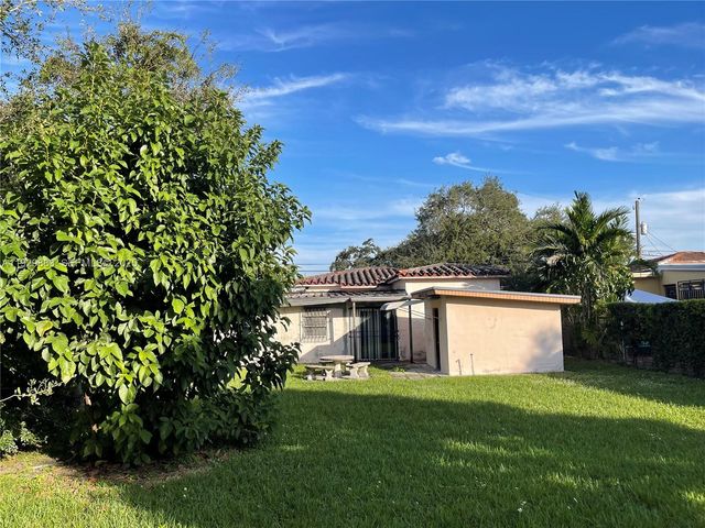 1040 NW 28th Ave, Miami, FL 33125