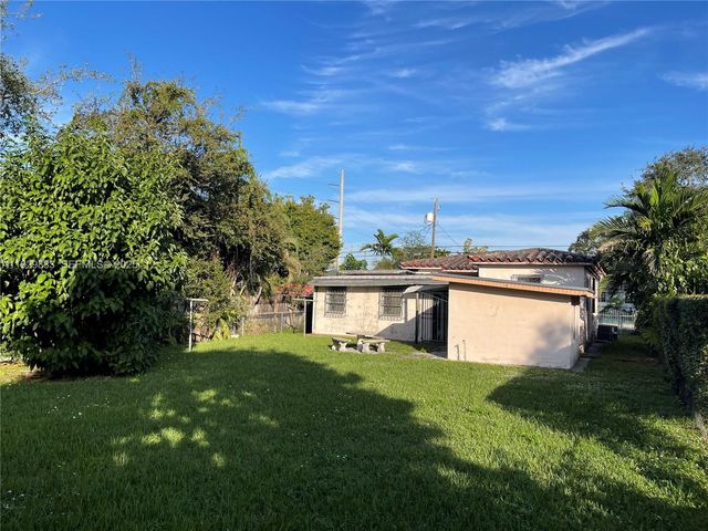 1040 NW 28th Ave, Miami, FL 33125