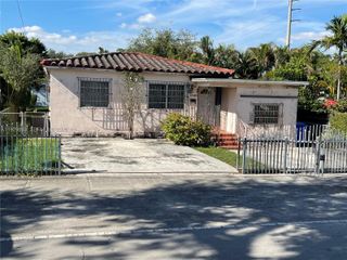 1040 NW 28th Ave, Miami, FL 33125