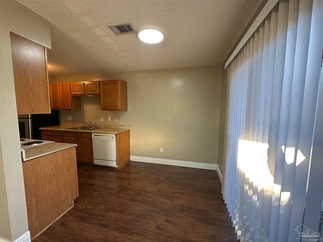 676 S 72nd Ave C, Pensacola, FL 32506