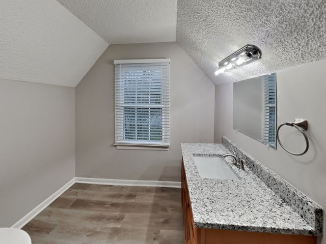 730 Brushy Ridge Dr, La Vergne, TN 37086