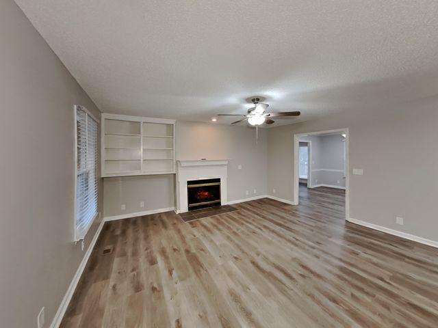 730 Brushy Ridge Dr, La Vergne, TN 37086