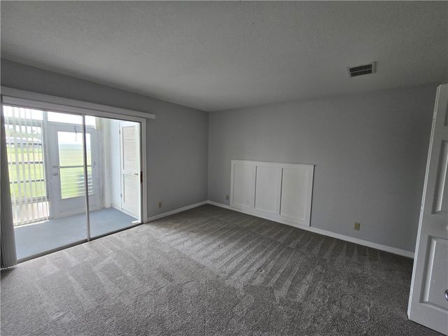 36 Pine Arbor Lane 102, Vero Beach, FL 32962