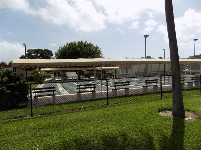 36 Pine Arbor Lane 102, Vero Beach, FL 32962