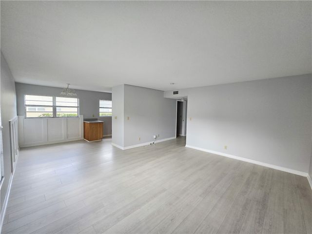 36 Pine Arbor Lane 102, Vero Beach, FL 32962