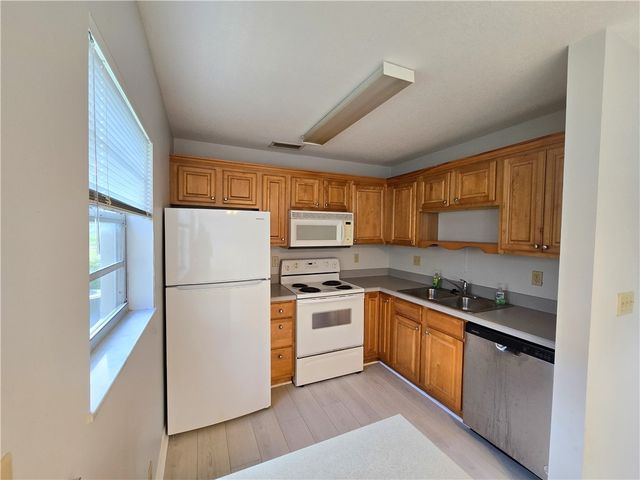 36 Pine Arbor Lane 102, Vero Beach, FL 32962