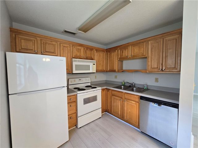 36 Pine Arbor Lane 102, Vero Beach, FL 32962