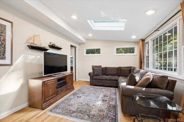 372 Fort Hill Road, Scarsdale, NY 10583