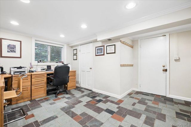 372 Fort Hill Road, Scarsdale, NY 10583