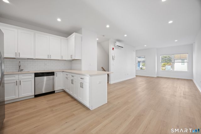 29 Village Road F, Milford, CT 06460