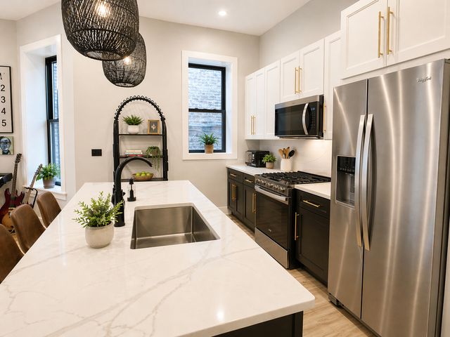 1311 N Rockwell Street 1, Chicago, IL 60622