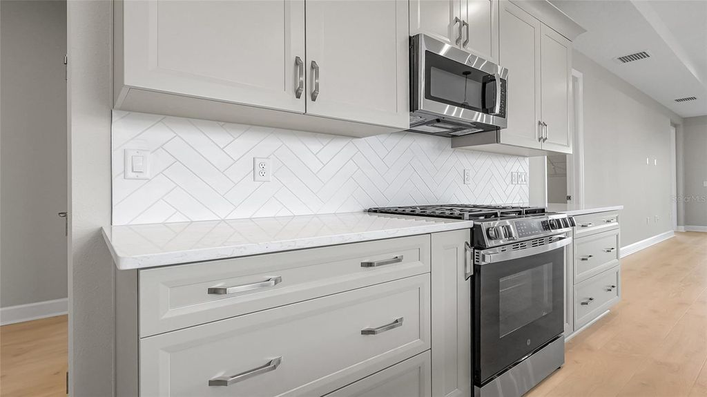 Image 12 of property listing at 1457 SANTORINI WAY, Tavares, FL 32778