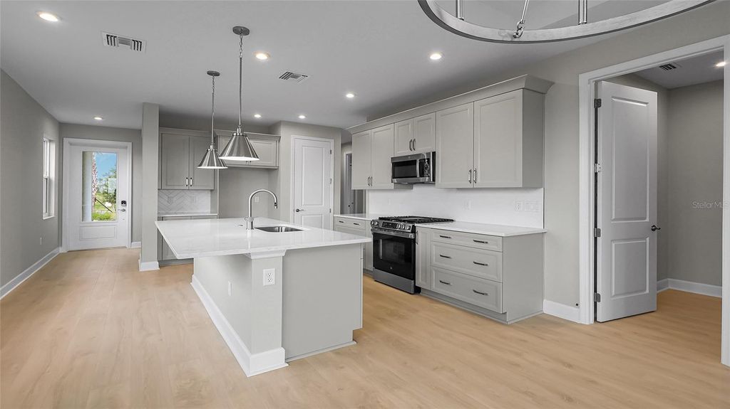 Image 20 of property listing at 1457 SANTORINI WAY, Tavares, FL 32778