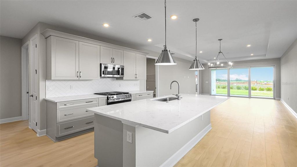 Image 8 of property listing at 1457 SANTORINI WAY, Tavares, FL 32778