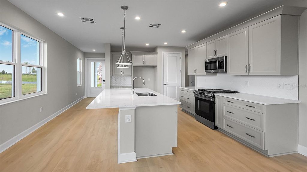 Image 9 of property listing at 1457 SANTORINI WAY, Tavares, FL 32778