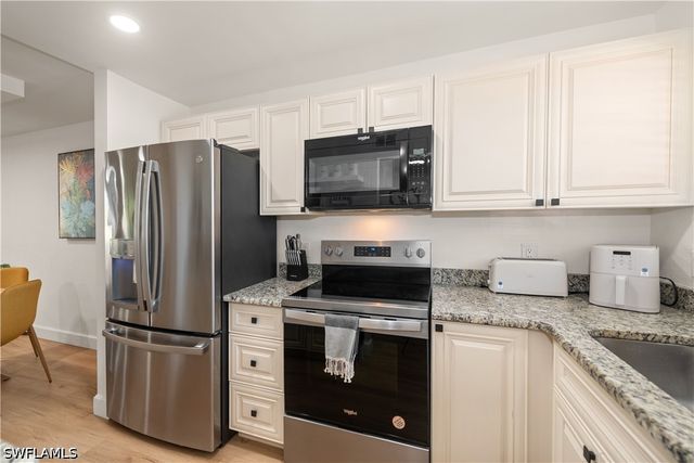 501 Forest Lakes BLVD 111, Naples, FL 34105