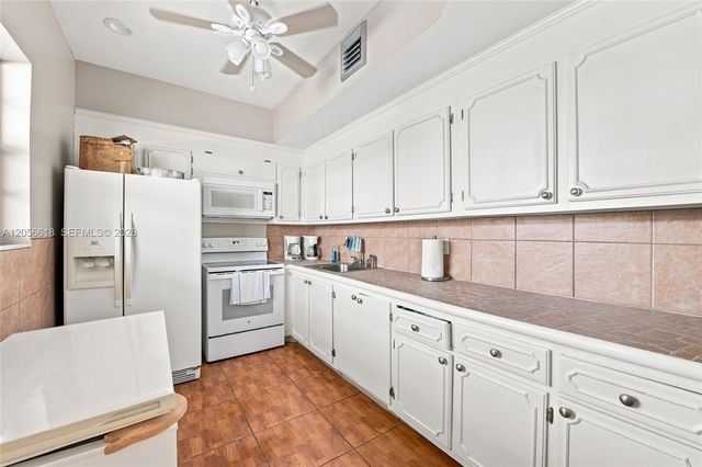 1025 SE 2nd Avenue 406, Dania Beach, FL 33004