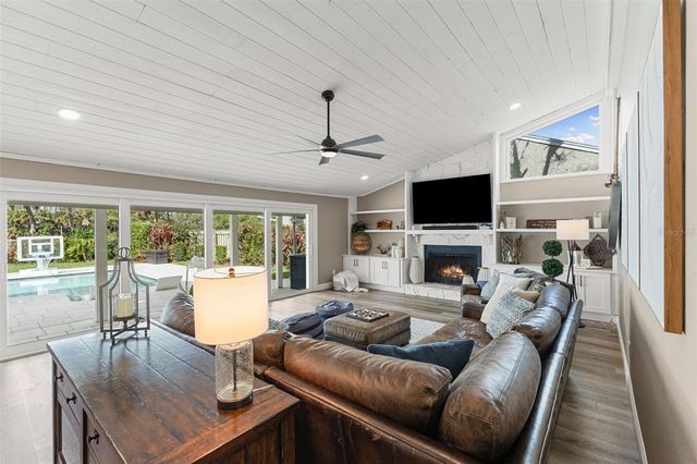 4009 PRIORY CIRCLE, Tampa, FL 33618