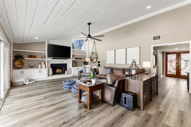 4009 PRIORY CIRCLE, Tampa, FL 33618