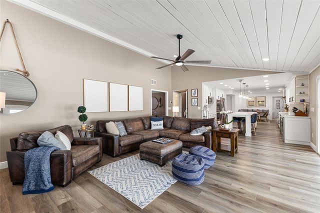 4009 PRIORY CIRCLE, Tampa, FL 33618